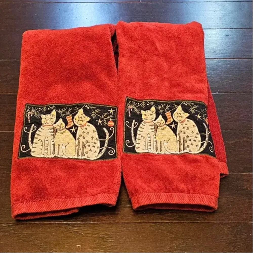 1970s Grand Prix by Avanti Christmas Cat Embroidered Red Hand Towel 2pc Set